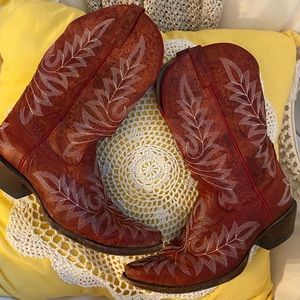 Ariat cowgirl boots in stunning red